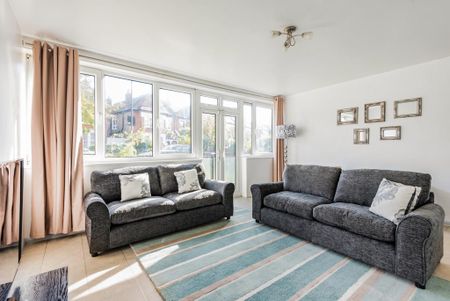 3 bedroom maisonette to rent - Photo 3