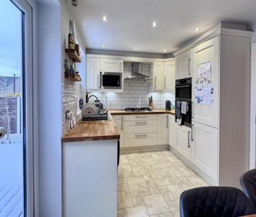 3 Bedroom Semi Detached To Let - Photo 6