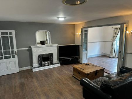 5 bedroom detached house to rent - Photo 2