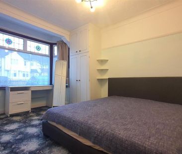 4 bedroom semi-detached bungalow to rent - Photo 2