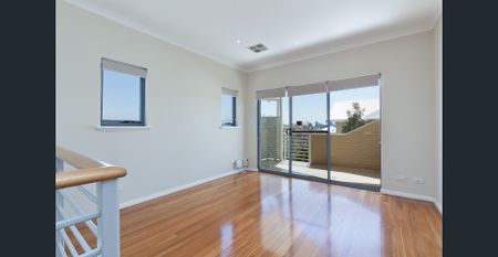 Low maintenance executive living - Photo 4