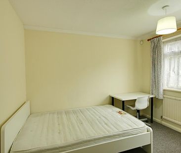 4 bedroom townhouse to rent - Photo 3