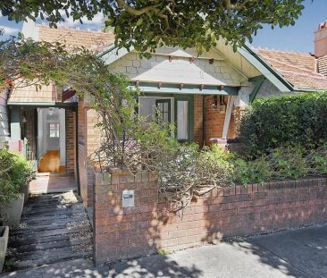 Charming 3-Bedroom Home in the Heart of Crows Nest - Photo 3