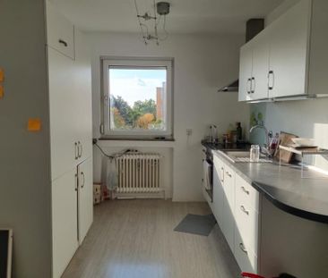 Pfiffig und modernisiert ... 2 ½ Zimmer- Wohnung mit Loggia und Wei... - Foto 2