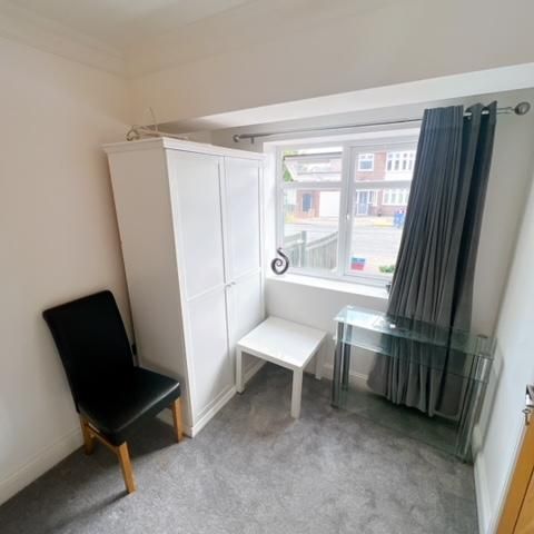 1 bedroom in a house share to rent - Photo 1