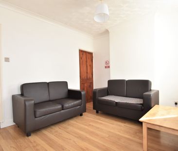 3 bedroom terraced house to rent - Photo 2