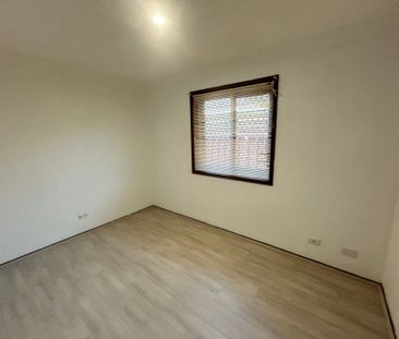 Lovely Home with Detached Garage! - Photo 2