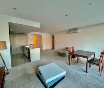 (Fully Furnished) Light Filled Large Three Bedroom Apartment with 2... - Photo 2