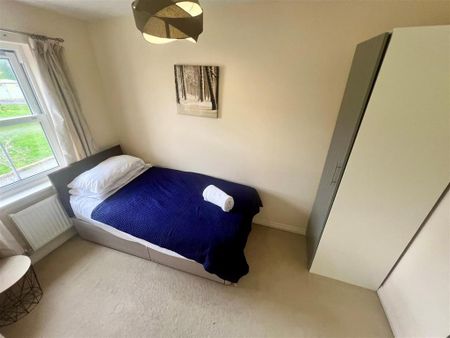 4 bedroom terraced house to rent - Photo 2