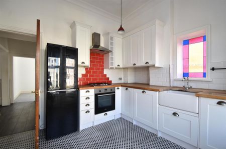3 bedroom flat to rent - Photo 5