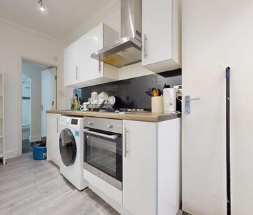 3 bedroom flat to rent - Photo 2