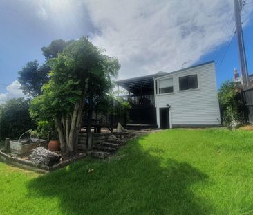 Modernized Homely Three Bedroom Home - Photo 4