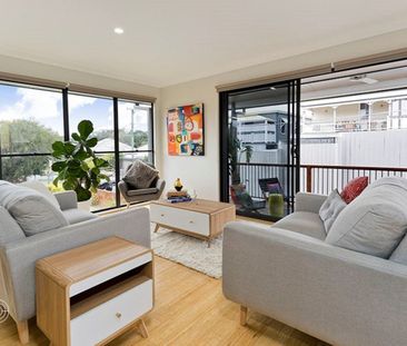 Modern Shared Living in Red Hill – Fully Furnished Rooms with All B... - Photo 6