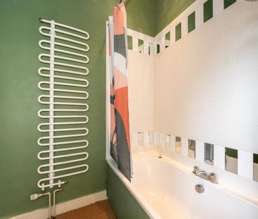 5 bedroom end of terrace house to rent - Photo 4