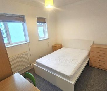 4 bedroom terraced house to rent - Photo 3