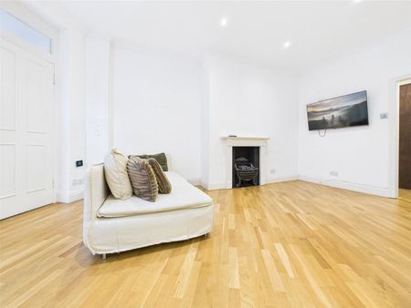 Kensington Court, London, W8 - Photo 3