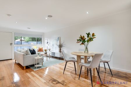 Freshly Painted 2-bedroom Unit With Private Courtyard! - Photo 2