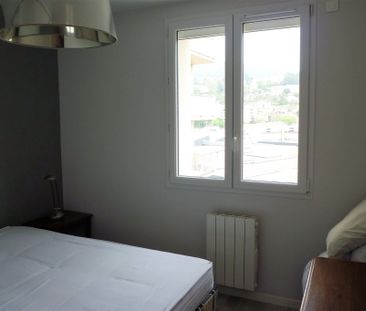 Appartement avec 3 chambres et balcon, à proximité des commerces et de la gare routière. - Photo 6