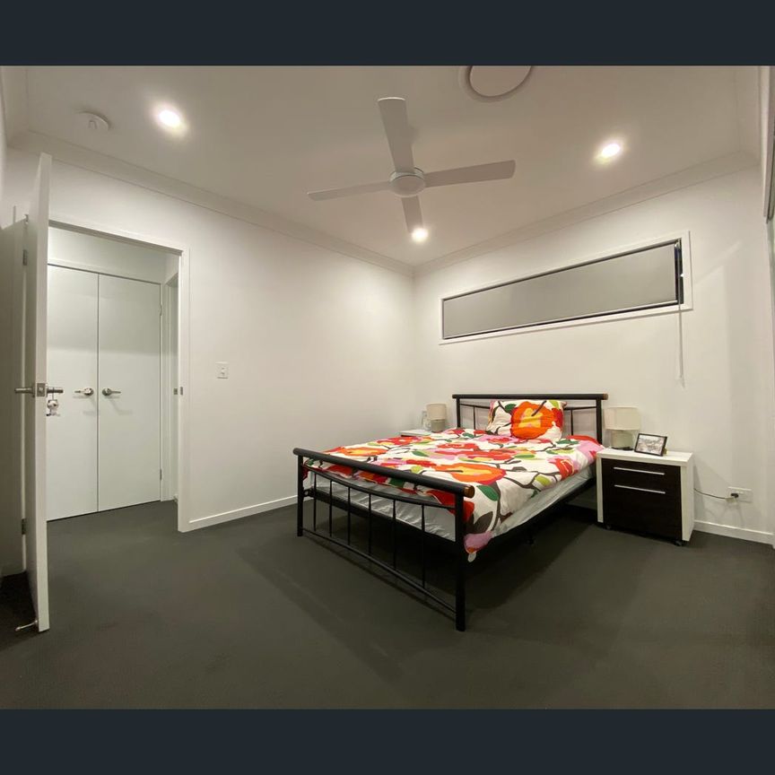12 Collins Crescent, Benowa, Qld 4217 - Photo 1