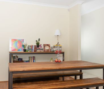 Huge 5 Bedroom Home in Cul De Sac Location @$980 Per Week - Photo 2