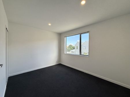 3 Bedroom Townhouse in Petone - Photo 3