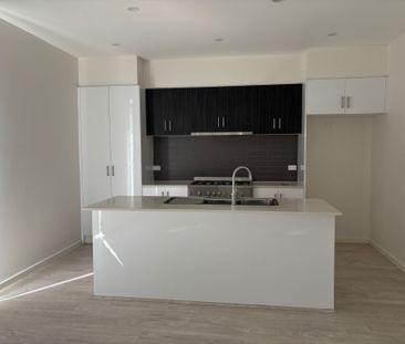 Modern Townhouse Living in Craigieburn - Photo 4