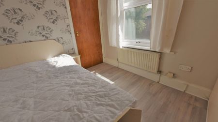 1 bedroom Flat in Kensington Terrace, Leeds - Photo 5