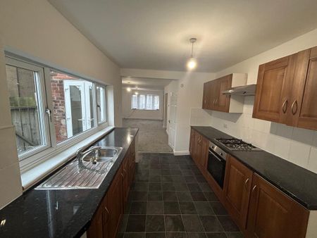 3 bedroom terraced house to rent - Photo 5