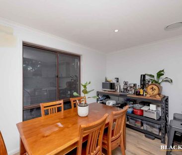 Renovated Three Bedroom Family Home - Photo 4