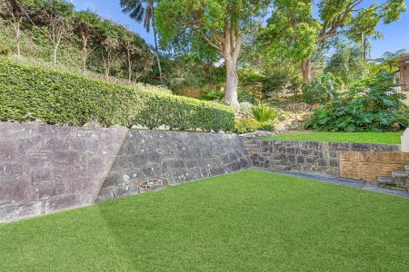 Executive Residence in Tranquil Setting - Photo 2