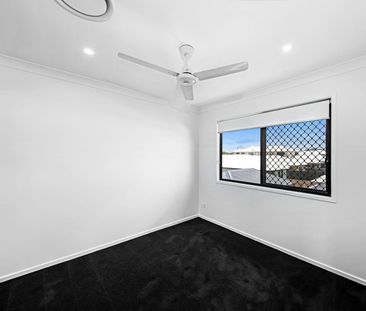 Modern Family Home in Prime Palmview Location - Photo 6