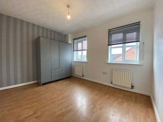 4 Bed Semi-Detached House, Aspenwood Drive, M9 - Photo 1