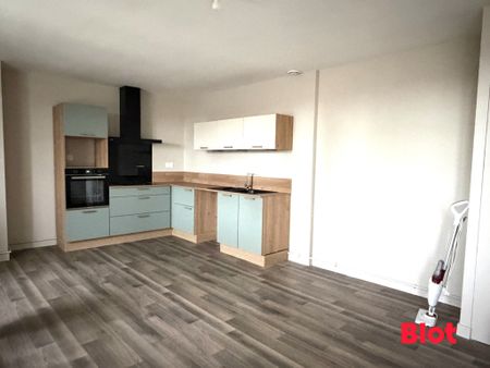 Location Appartement 1 pièce 41m² FOUGERES 35300 - Photo 2