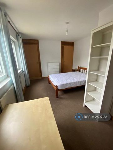 5 bedroom semi-detached house to rent - Photo 3