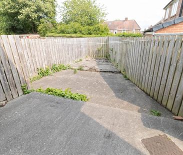 3 bedroom end of terrace house to rent - Photo 2