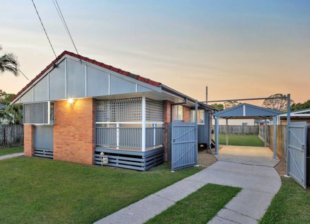 Modern Family Home on a Spacious Block - Photo 2