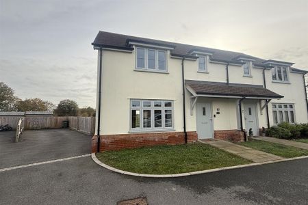 3 bedroom semi-detached house to rent - Photo 5