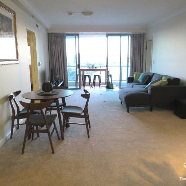 ADMIRALTY TOWERS ONE - 2 BEDROOMS â FURNISHED & CARPARK & RIVER VIEW - Photo 1