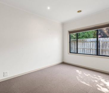 Large Family Home - Two Living Areas! - Photo 3