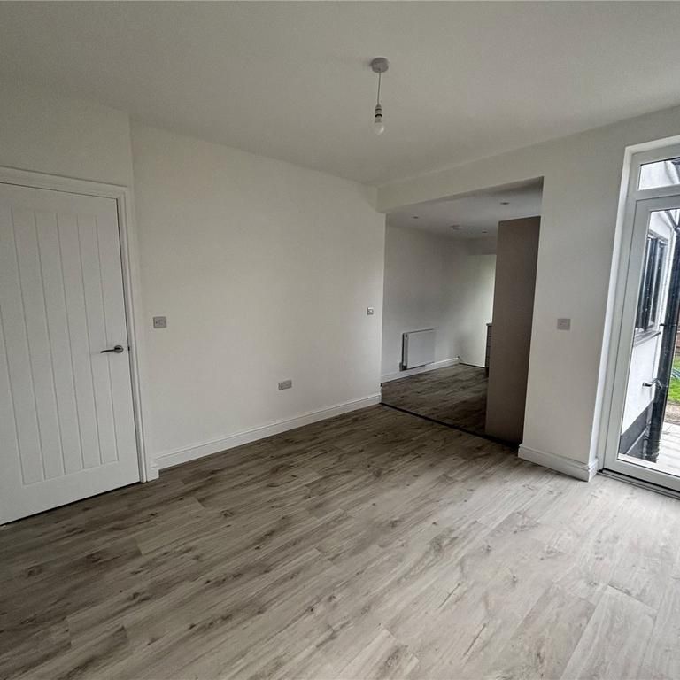 3 bedroom end of terrace house to rent - Photo 1