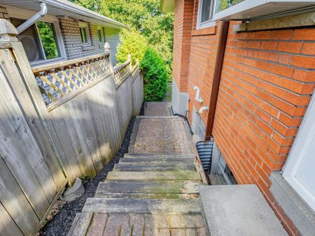 For Lease - 52 Landfair Crescent Unit# Upper, Toronto, Ontario - Photo 3