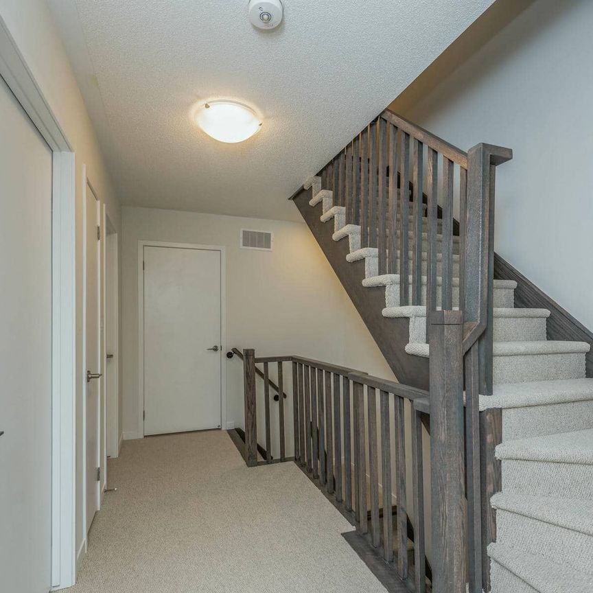 For Lease - 140 Honeycrisp Crescent Unit# 292, Vaughan, Ontario - Photo 1