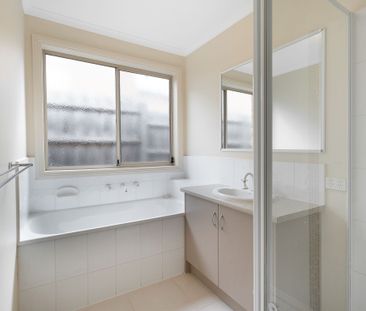 MODERN FAMILY HOME - NORTHSIDE PAKENHAM! - Photo 5