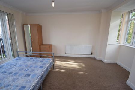 4 bedroom semi-detached house to rent - Photo 3