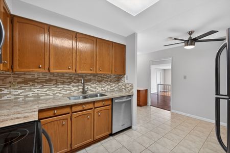 For Lease - 2185 Marine Drive Unit# 505, Oakville, Ontario - Photo 4