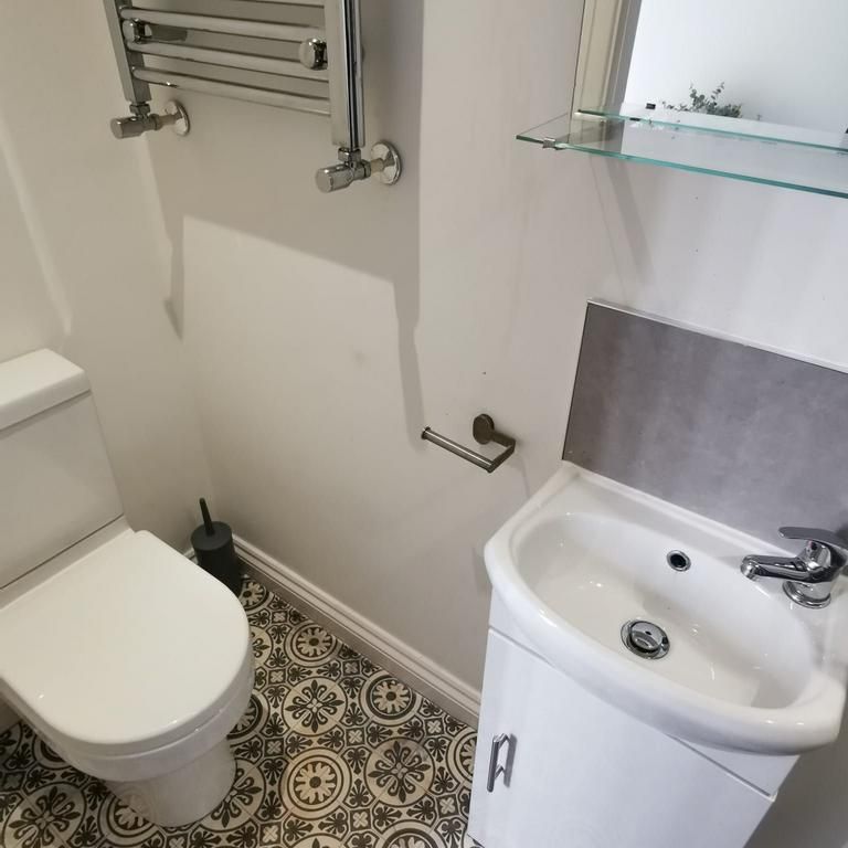 1 bedroom in a house share to rent - Photo 1