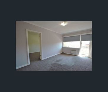 Spacious 2-Bedroom Apartment in Prime Caulfield Location - Photo 6