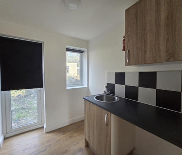 Woodhouse Avenue, Perivale, Greenford UB6, London - Photo 5