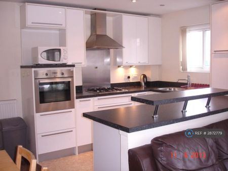 2 bedroom flat to rent - Photo 2