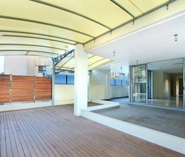 3 BEDROOM UNIT - CBD LIVING -WALK TO THE BEACH - Photo 4